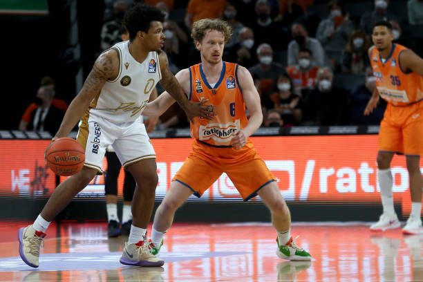 名记：为腾名额签字母哥哥 雄鹿可能和史密斯或者杰克逊分道扬镳